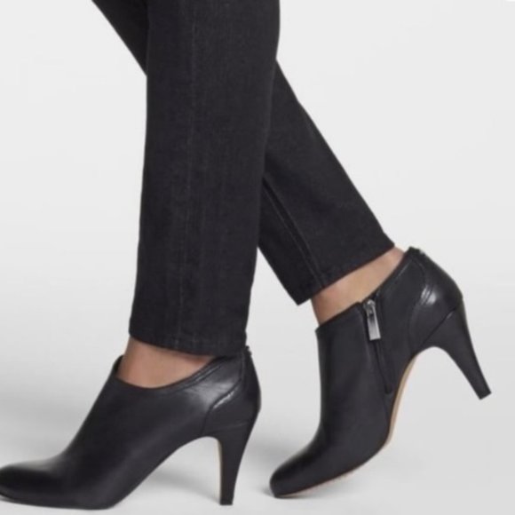 $165 Vince Camuto VALA Black Side Zip Leather Boot - Picture 3 of 8